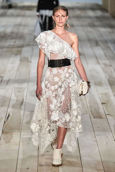 Look 17